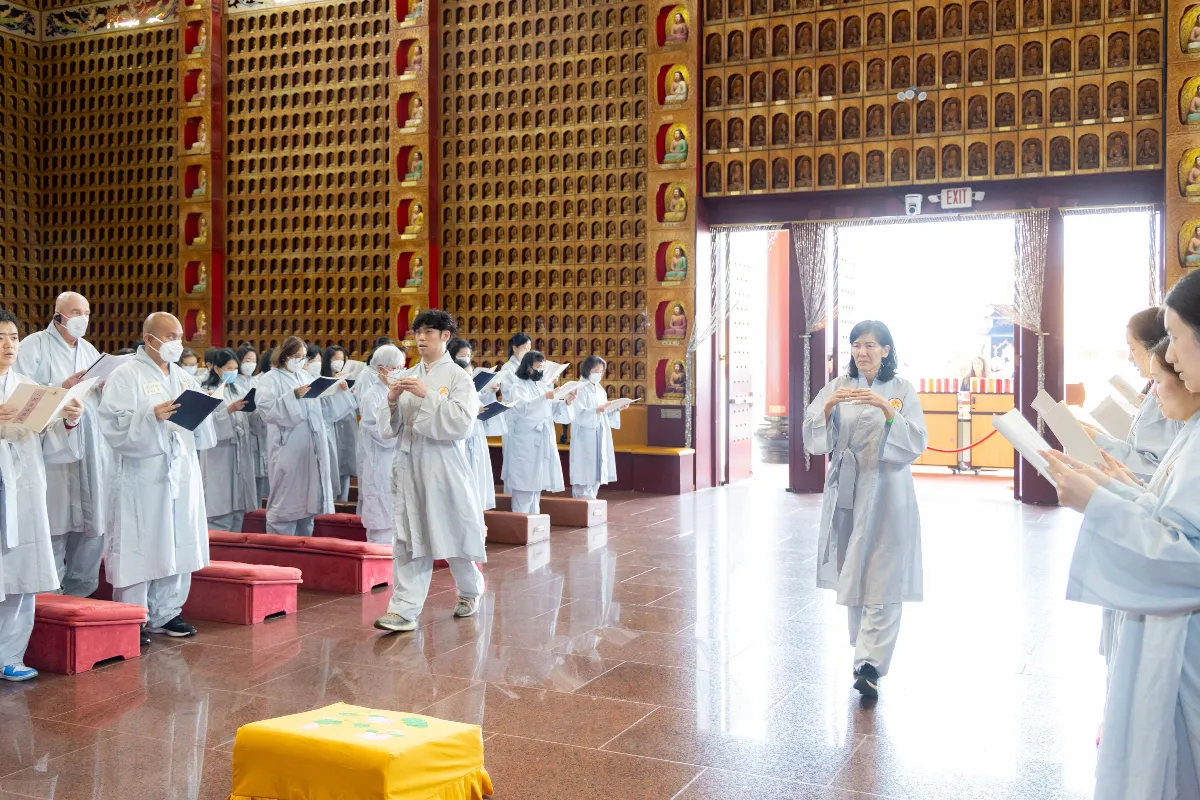 Hsi Lai Temple Holds Eight Precepts Retreat: Practicing the Dharma in Daily Life